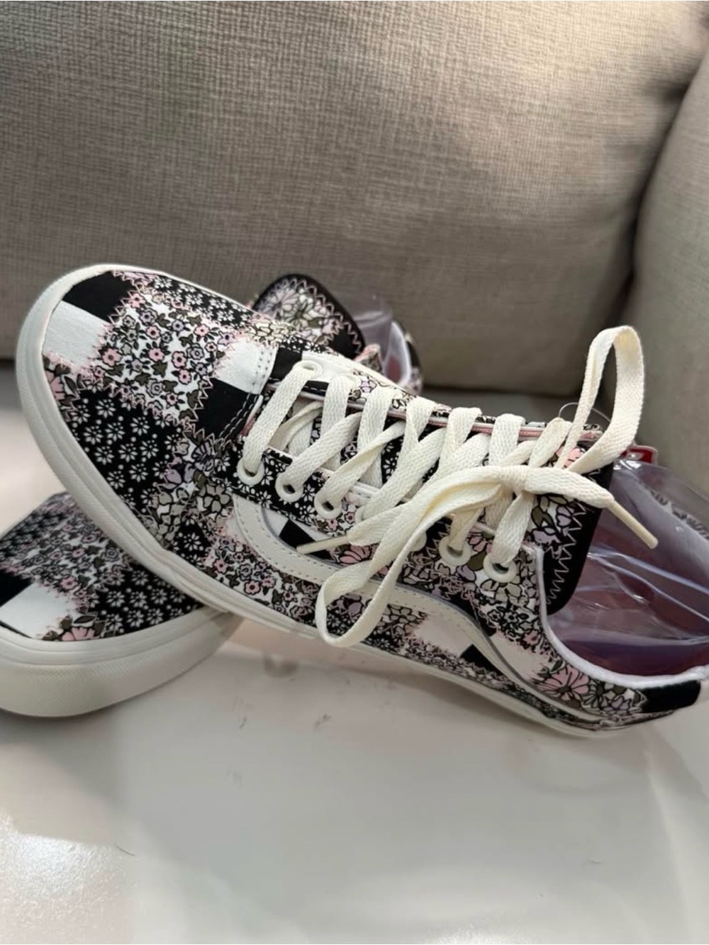 Vans Floral Patchwork Low-Top Sneakers - Black & Pink NWT size 9.5